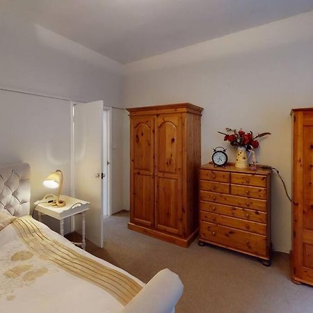 Spacious One Bedroom Flat West Hoathley Esterno foto