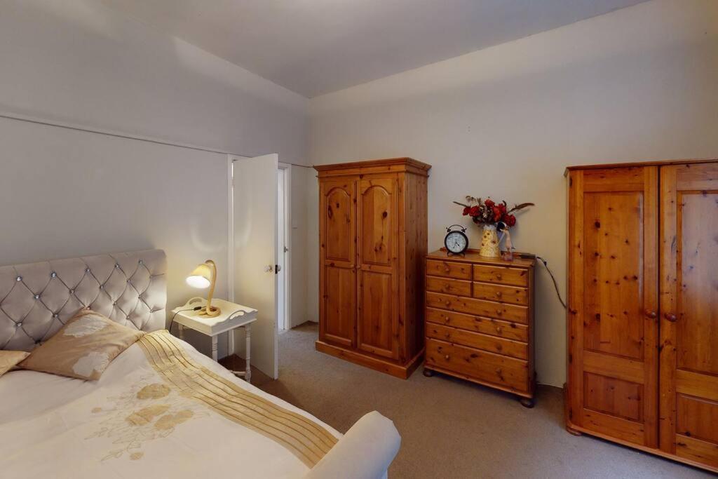 Spacious One Bedroom Flat West Hoathley Esterno foto