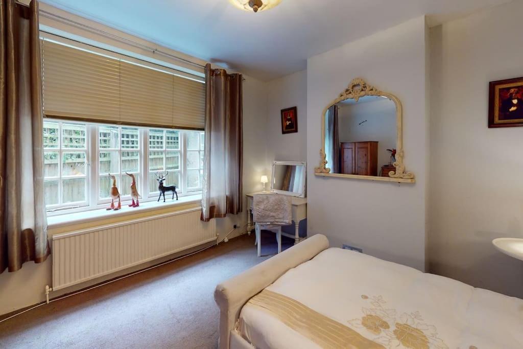 Spacious One Bedroom Flat West Hoathley Esterno foto